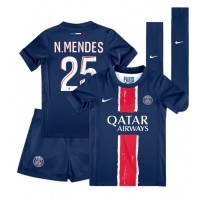 Camiseta Paris Saint-Germain Nuno Mendes #25 Primera Equipación Replica 2024-25 para niños mangas cortas (+ Pantalones cortos)